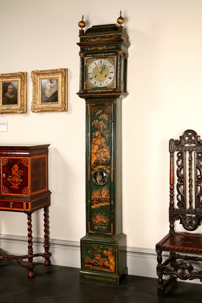 Long case clock, 1680-85 by William Holloway